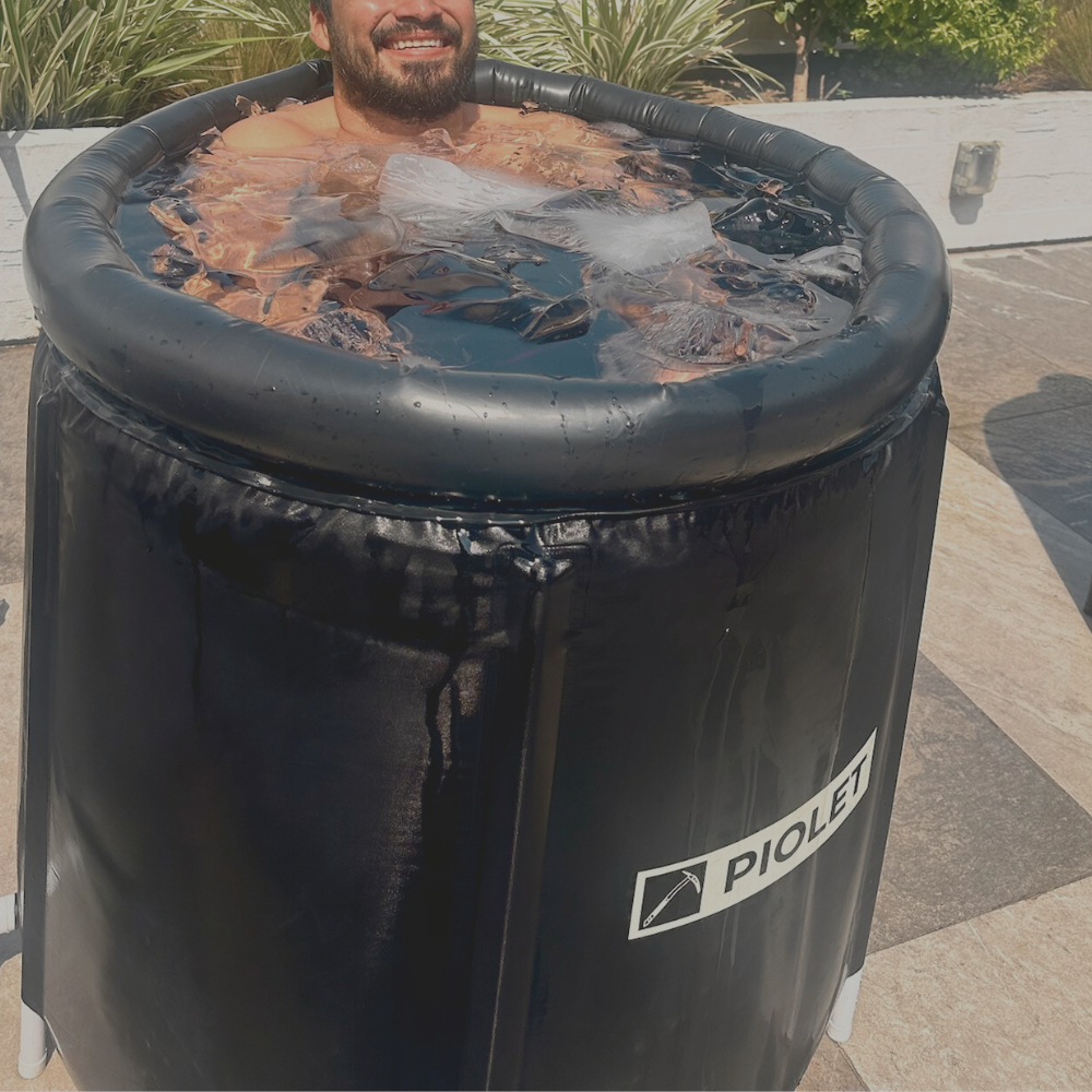 Cliente disfrutando sesión de icebath con Hielove, experiencia guiada por Richi Castro para mejorar salud, energía y bienestar